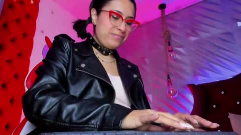roxanne_han online show from May 29, 2026, 12:14 pm