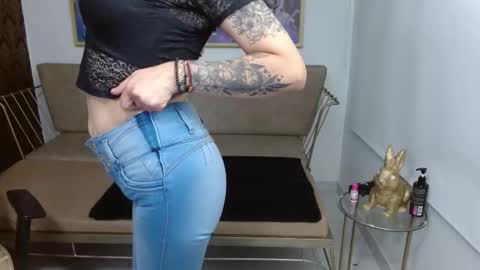 Roxanne online show from November 4, 2025, 8:08 pm