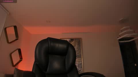 Roxanne Hill  online show from February 28, 2026, 11:44 am