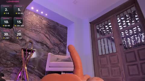 Roxanne Hill  online show from April 1, 2026, 1:41 pm