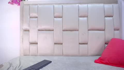 Snapshot of roxannehott chatting on December 17, 2024, 10:43 pm ross brown online show from December 17, 2024, 10:43 pm