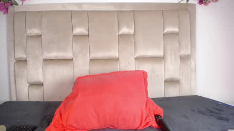 Snapshot of roxannehott chatting on February 12, 2025, 11:30 pm ross brown online show from February 12, 2025, 11:30 pm