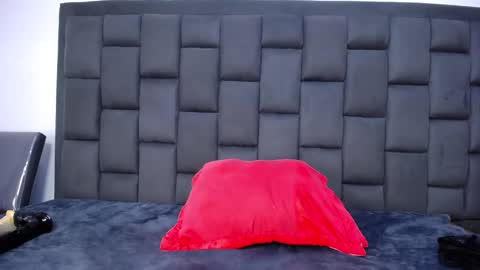 Snapshot of roxannehott chatting on February 21, 2025, 10:37 pm ross brown online show from February 21, 2025, 10:37 pm