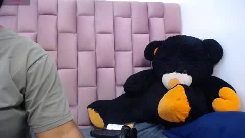 Snapshot of roxannehott chatting on February 7, 2026, 7:17 pm ross brown online show from February 7, 2026, 7:17 pm