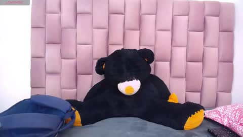 Snapshot of roxannehott chatting on February 24, 2026, 8:18 pm ross brown online show from February 24, 2026, 8:18 pm