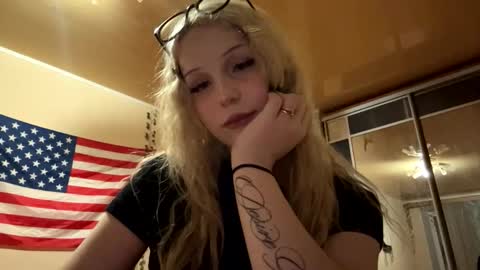 Snapshot of roxanneleaton chatting on February 24, 2026, 3:21 pm Molly online show from February 24, 2026, 3:21 pm