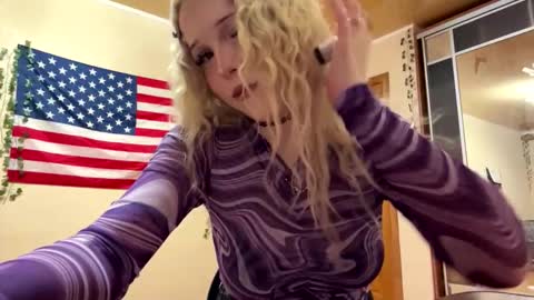 Snapshot of roxanneleaton chatting on February 28, 2026, 10:22 pm Molly online show from February 28, 2026, 10:22 pm