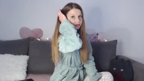 roxanneliss online show from November 23, 2025, 2:28 pm