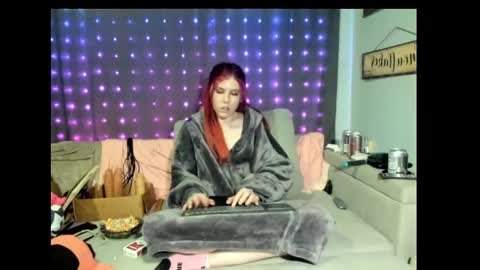 roxihazeleyes online show from February 24, 2025, 10:26 am