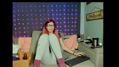 roxihazeleyes online show from February 28, 2025, 1:26 am