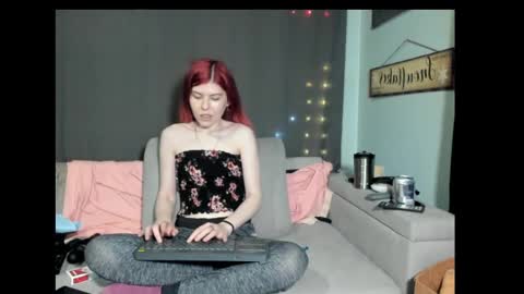 roxihazeleyes online show from March 1, 2025, 2:59 am