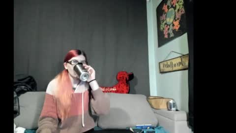 roxihazeleyes online show from September 19, 2025, 7:43 am