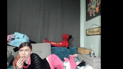 roxihazeleyes online show from September 26, 2025, 1:26 pm