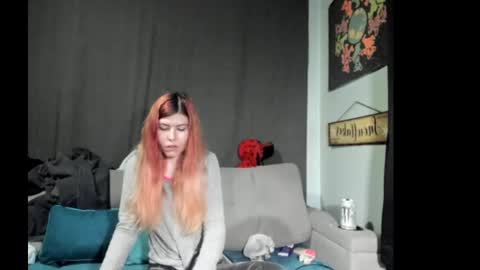 roxihazeleyes online show from October 1, 2025, 1:06 pm