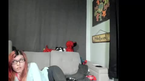 roxihazeleyes online show from October 3, 2025, 2:36 pm