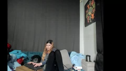 roxihazeleyes online show from December 18, 2025, 7:36 am