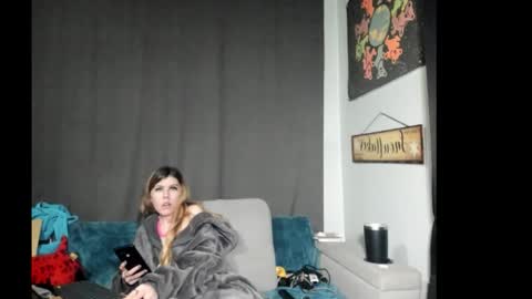 roxihazeleyes online show from January 13, 2026, 4:51 am