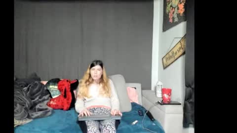 roxihazeleyes online show from February 25, 2026, 12:42 am