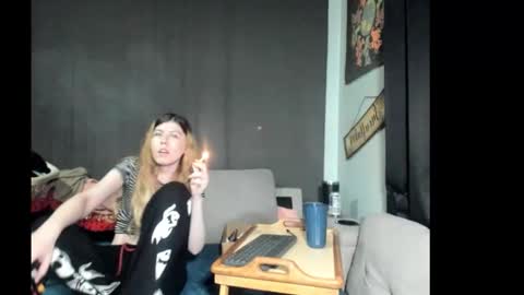 roxihazeleyes online show from March 2, 2026, 7:15 am