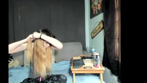 roxihazeleyes online show from March 30, 2026, 6:42 pm