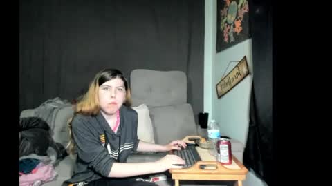 roxihazeleyes online show from May 23, 2026, 1:22 am