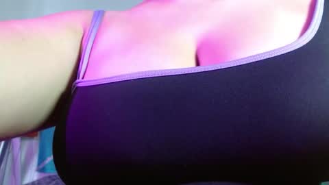 roxiie online show from November 28, 2025, 11:46 am