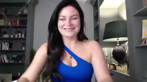 roxxiejet online show from November 19, 2025, 7:19 am