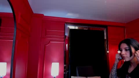 Roxy hell online show from October 26, 2025, 12:22 pm