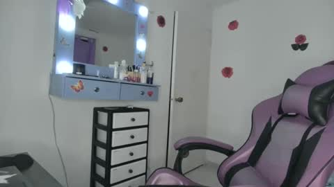 Roxy online show from May 2, 2026, 3:00 am