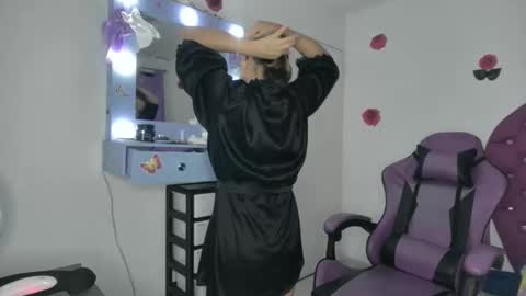 Roxy online show from May 11, 2026, 4:51 am