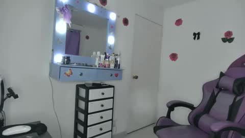 Roxy online show from May 17, 2026, 1:58 am