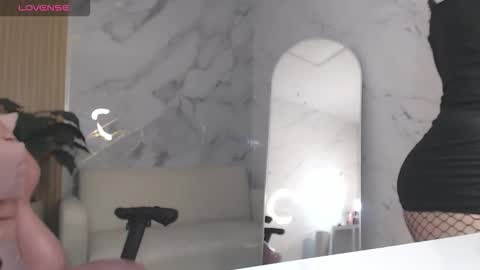 Roxy online show from March 7, 2026, 1:41 pm