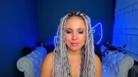 Roxy online show from November 1, 2025, 1:18 am