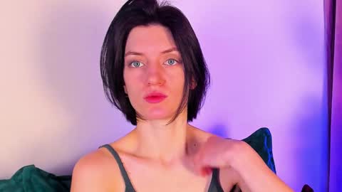 roxy_riot_ online show from February 9, 2025, 1:22 am