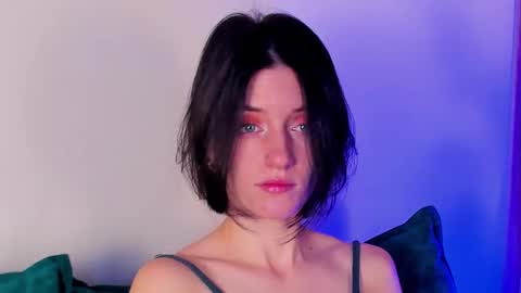 roxy_riot_ online show from February 13, 2025, 1:29 am