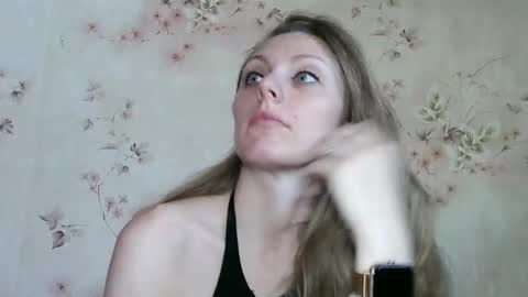 roxyfox18x01 online show from June 2, 2026, 7:32 am