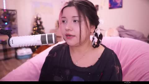 roxysuh online show from September 10, 2025, 6:46 am