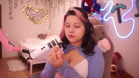 roxysuh online show from October 15, 2025, 9:09 am