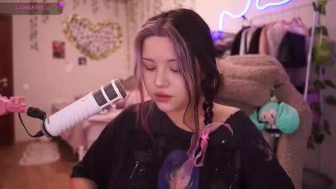 roxysuh online show from December 14, 2025, 7:03 am