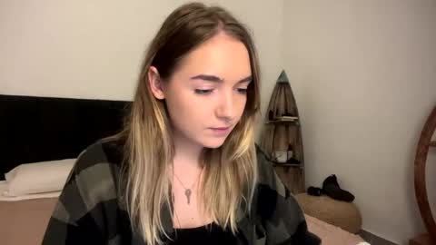 Roxy online show from April 16, 2026, 1:45 pm