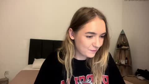 Roxy online show from April 23, 2026, 1:35 pm