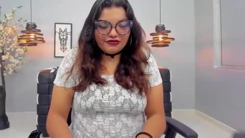 Roxy Vixen  online show from November 2, 2025, 3:31 am