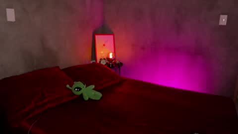 Snapshot of roxyy_x chatting on May 14, 2026, 10:27 pm val online show from May 14, 2026, 10:27 pm