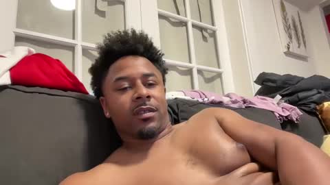 Snapshot of royal_sf chatting on February 3, 2025, 3:49 pm Royal SF online show from February 3, 2025, 3:49 pm