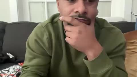 Snapshot of royal_sf chatting on March 4, 2025, 7:43 pm Royal SF online show from March 4, 2025, 7:43 pm