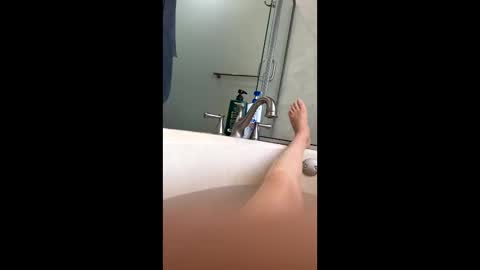 ireneTxCD online show from March 4, 2025, 7:54 pm