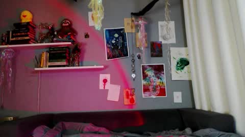 Rubi online show from December 17, 2025, 6:14 pm