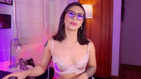 Snapshot of rue_bellafire chatting on February 17, 2026, 6:25 pm Rue online show from February 17, 2026, 6:25 pm