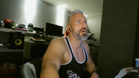 Snapshot of ruffi77 chatting on December 31, 2024, 9:17 pm Chico que rico Caliente online show from December 31, 2024, 9:17 pm