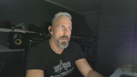 Snapshot of ruffi77 chatting on January 28, 2025, 11:07 pm Chico que rico Caliente online show from January 28, 2025, 11:07 pm